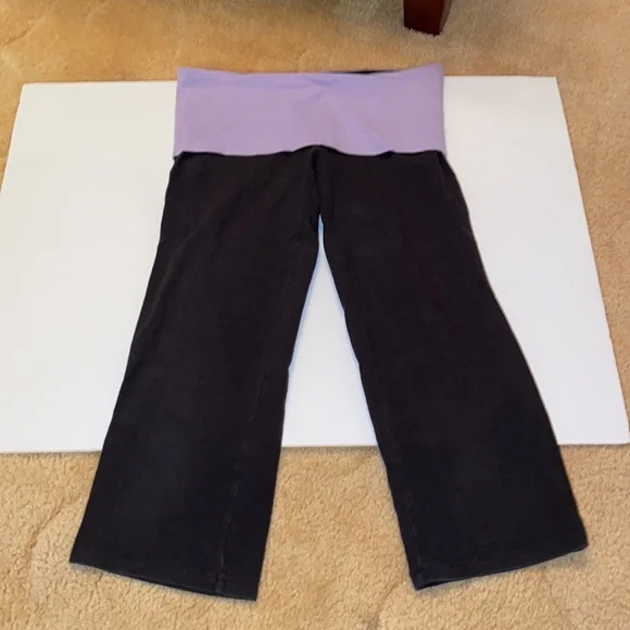 Pink yoga capris - Picture 2 of 3